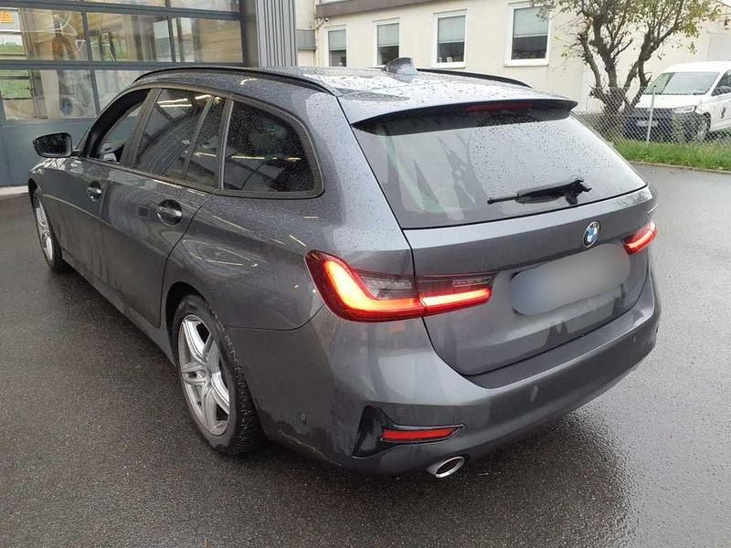 Gebraucht BMW 320 Advantage 190 PS (139 kW) 2022 Mineralgrau (metallic) Kombi