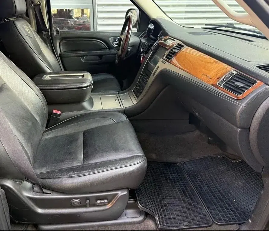 Gebraucht Cadillac Escalade 409 PS (300 kW) 2011 Grau SUV