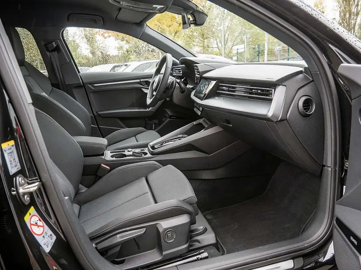 Gebraucht Audi A3 Ambiente 150 PS (110 kW) 2025 Mythosschwarz metallic Kombi