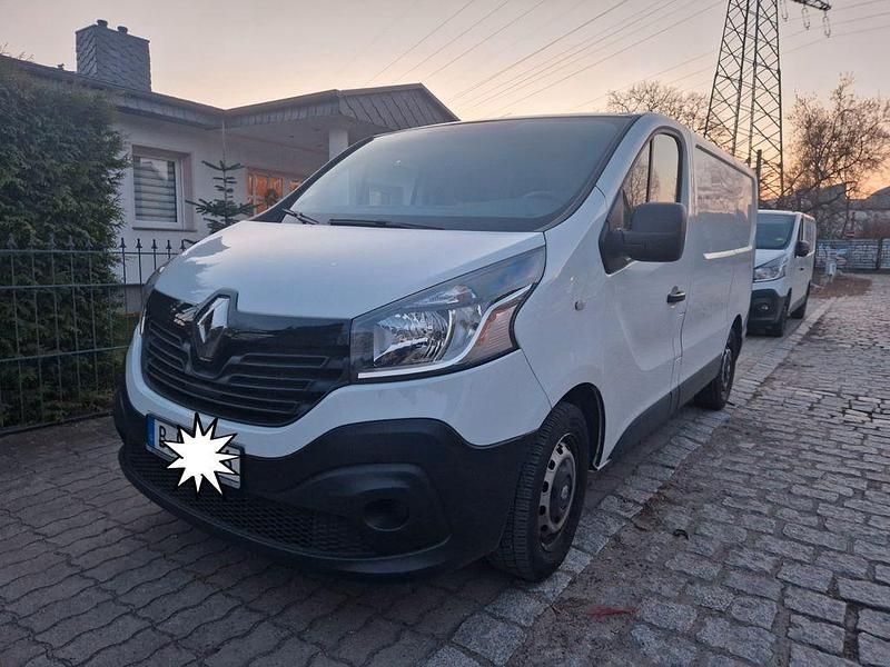 Second-hand Renault Trafic 95 CP (69 kW) 2017 Alb Monovolum