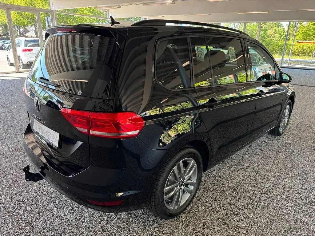 Gebraucht VW Touran Comfortline 150 PS (110 kW) 2026 Schwarz Van / Kleinbus