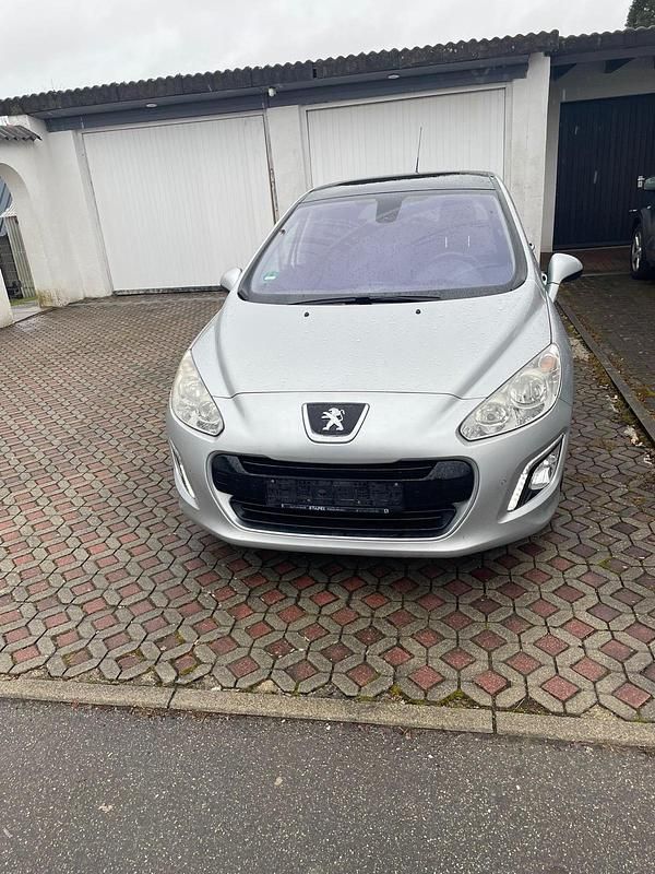 Gebraucht Peugeot 308 120 PS (88 kW) 2011 Silber Kleinwagen