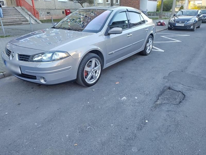 Silber Gebraucht 2007 Renault Laguna III Limousine | 2.300 € - Bild 1/4