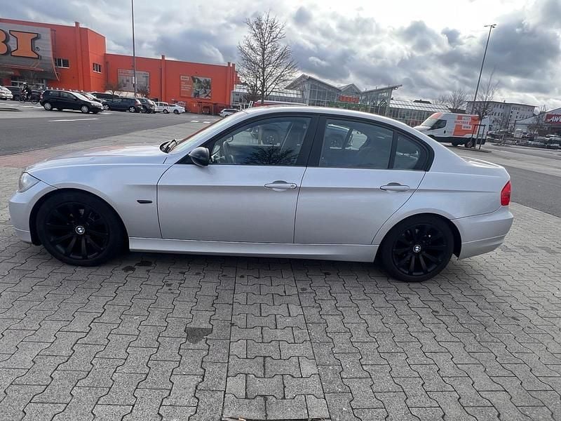 Gebraucht BMW 320 150 PS (110 kW) 2007 Silber Limousine