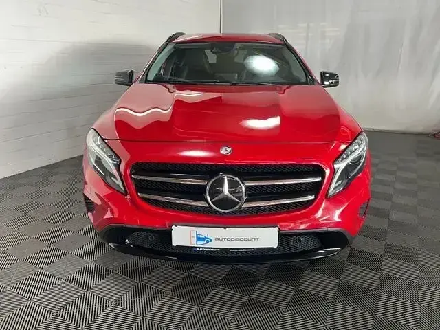 Gebraucht Mercedes GLA200 Urban 136 PS (100 kW) 2016 Rot SUV
