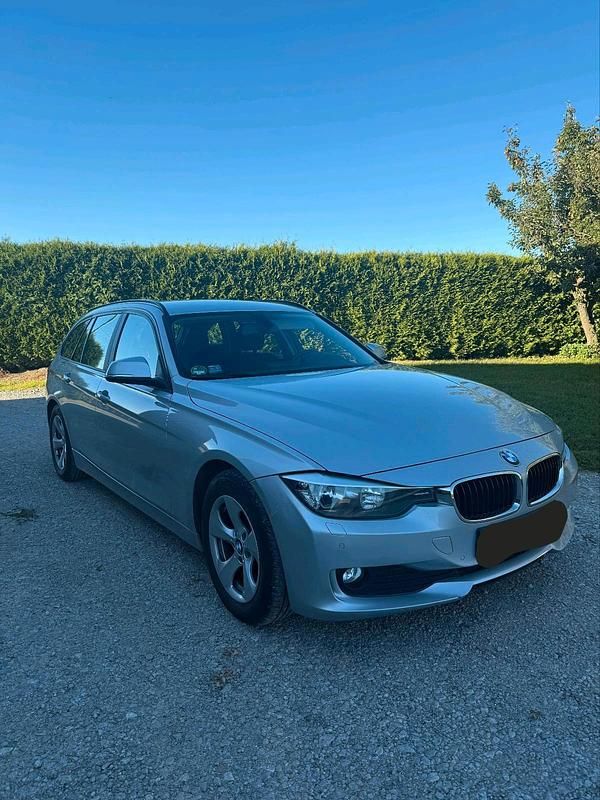 Blau Gebraucht 2014 BMW 320 Kombi | 7.300 € (Superpreis) - Bild 1/4