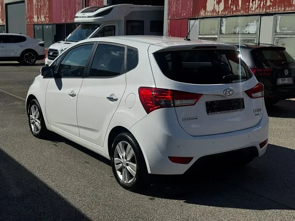 Gebraucht Hyundai ix20 Comfort 90 PS (66 kW) 2011 Weiß Kleinwagen