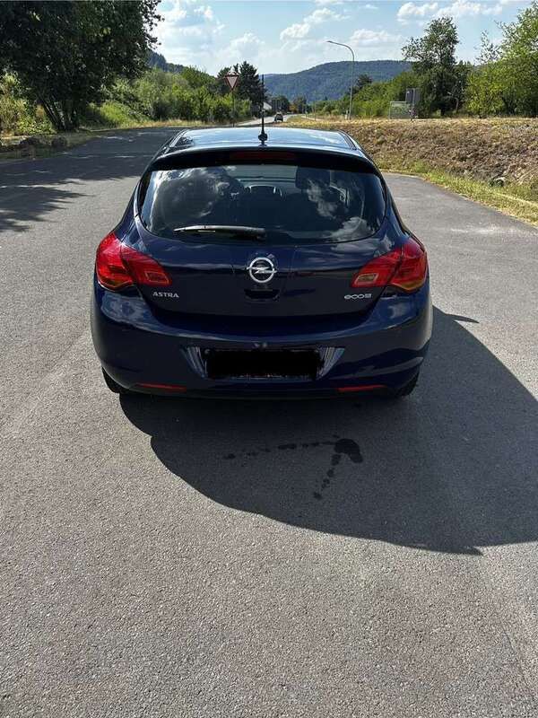 Blau Gebraucht 2011 Opel Astra Design Edition Kleinwagen | 4.150 € (Guter Preis) - Bild 1/4