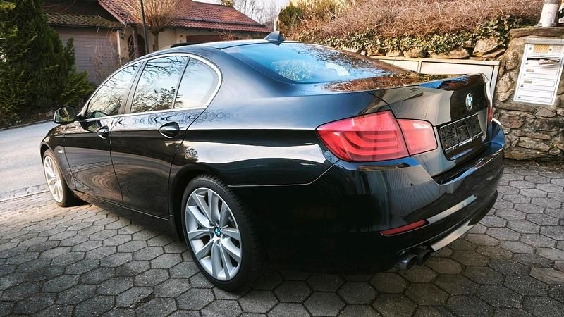 Gebraucht BMW 520 184 PS (135 kW) 2011 Blacksapphire Limousine