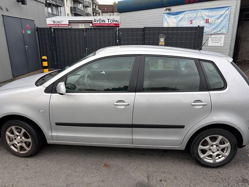 Silber Gebraucht 2004 VW Polo Limousine | 600 € (Superpreis) - Bild 1/4