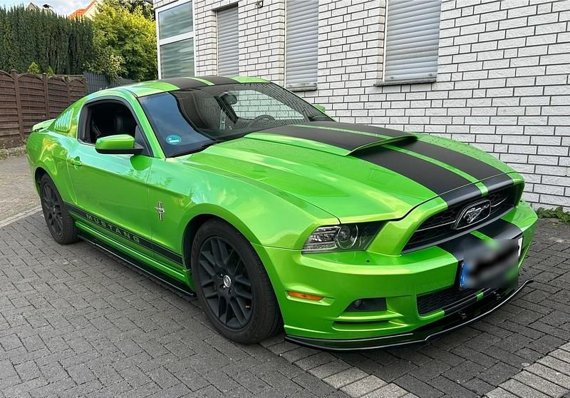 Grün Gebraucht 2014 Ford Mustang Coupé | 18.250 € (Fairer Preis) - Bild 1/4
