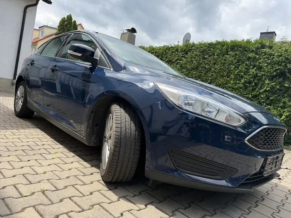 Gebraucht Ford Focus Trend 101 PS (74 kW) 2018 Blau Limousine