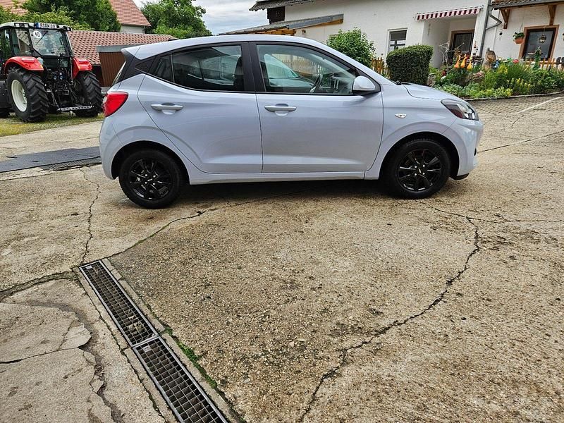 Gebraucht Hyundai i10 Pure 67 PS (49 kW) 2021 Blau Kleinwagen