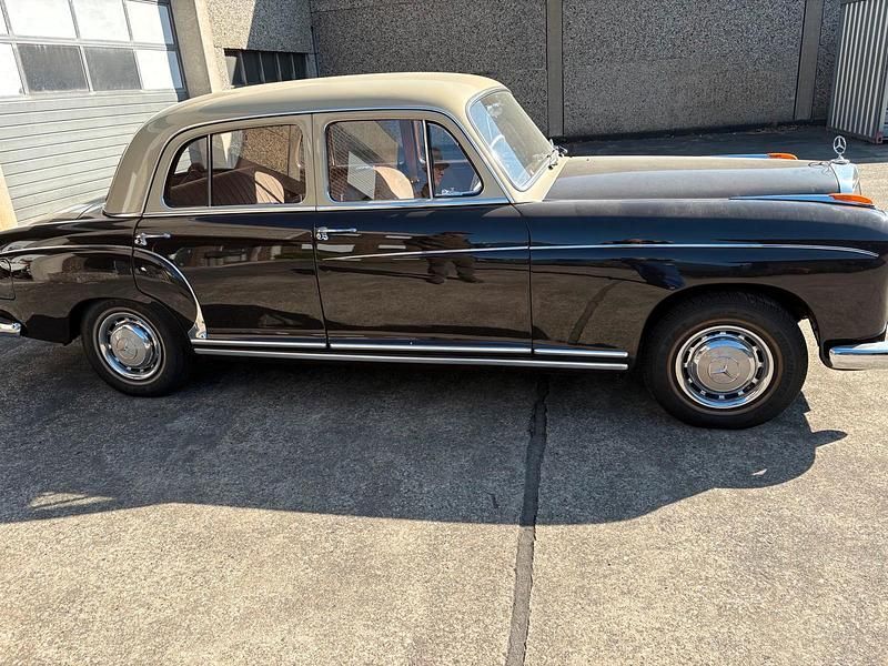 Braun Gebraucht 1956 Mercedes 220 Limousine | 61.900 € - Bild 1/4