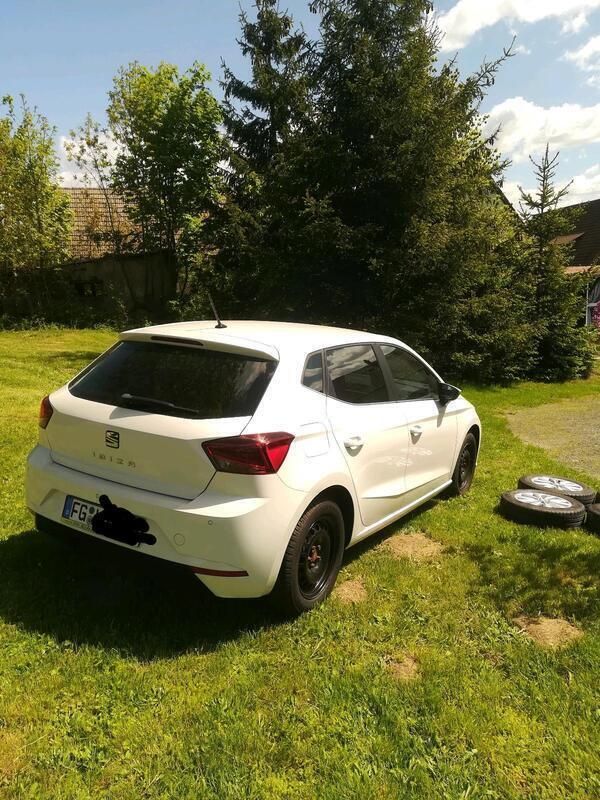 Weiß Gebraucht 2018 Seat Ibiza Style Limousine | 11.900 € (Fairer Preis) - Bild 1/4