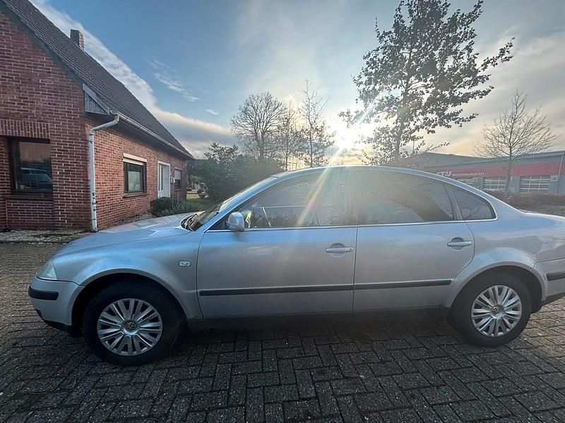Gebraucht VW Passat 105 PS (77 kW) 2003 Silber Limousine
