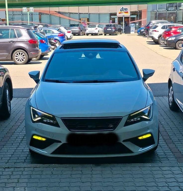 Weiß Gebraucht 2019 Seat Leon FR Limousine | 14.000 € (Superpreis) - Bild 1/4