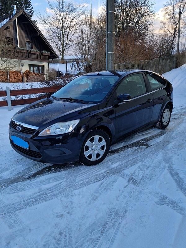 Gebraucht Ford Focus 101 PS (74 kW) 2010 Schwarz Limousine
