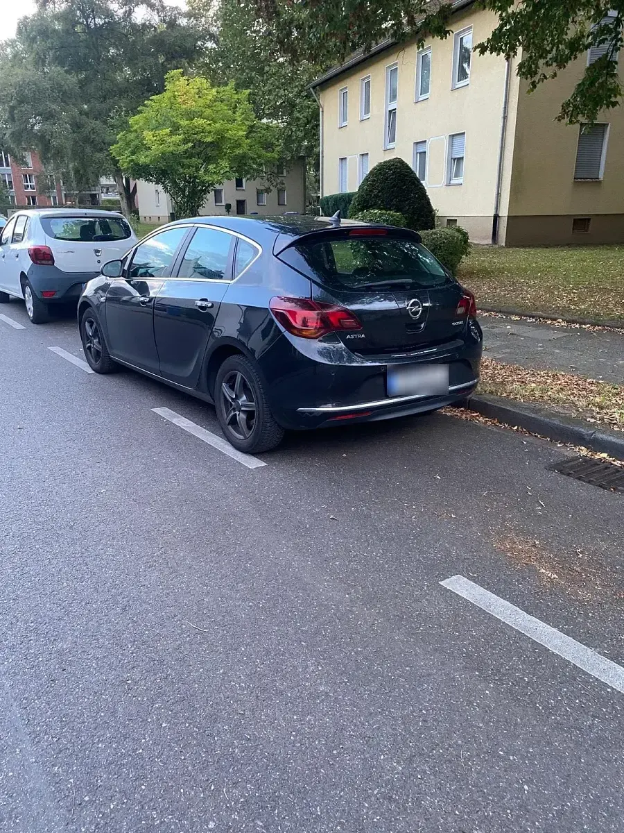 Gebraucht Opel Astra 110 PS (80 kW) 2012 Schwarz Kleinwagen