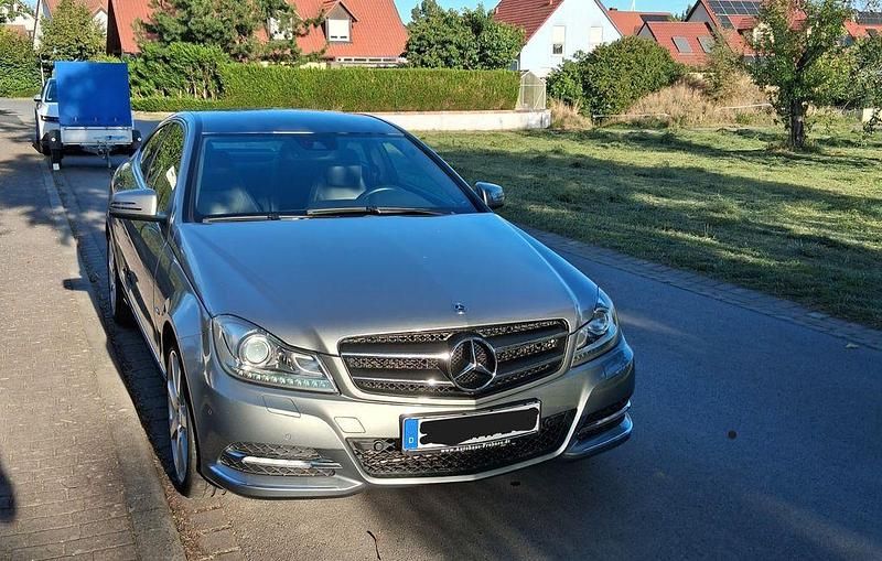 Silber Gebraucht 2011 Mercedes C350 Coupé | 17.200 € (Fairer Preis) - Bild 1/4