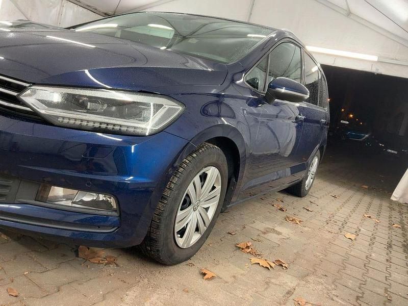 Blau Gebraucht 2016 VW Touran Comfortline Van / Kleinbus | 14.238 € (Superpreis) - Bild 1/4