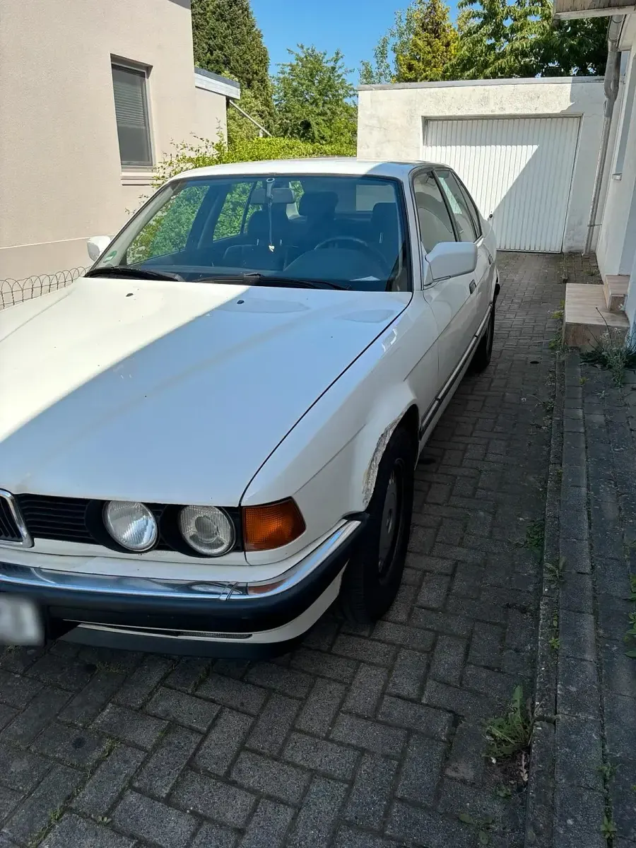 Gebraucht BMW 735 211 PS (155 kW) 1990 Weiß Limousine