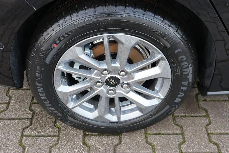 Neu Ford Focus Titanium 155 PS (114 kW) 2025 Agate black metallic Limousine