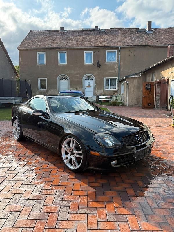 Schwarz Gebraucht 2003 Mercedes SLK200 Cabrio | 2.500 € (Guter Preis) - Bild 1/4