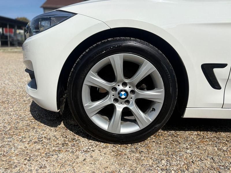 Gebraucht BMW 318 Shadowline 143 PS (105 kW) 2013 Weiß Limousine