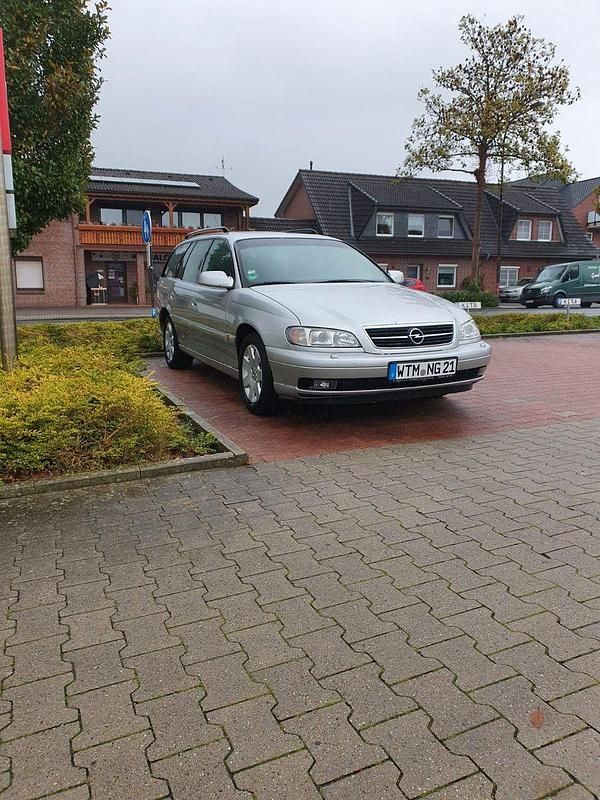Grau Gebraucht 2000 Opel Omega Edition Kombi | 1.950 € (Teuer) - Bild 1/4