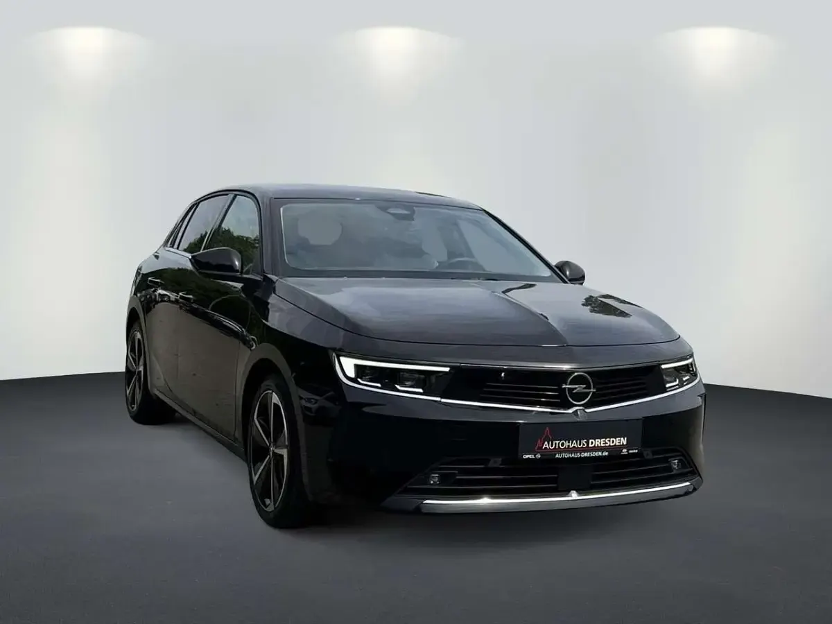 Gebraucht Opel Astra Elegance 181 PS (133 kW) 2022 Diamant schwarz Kleinwagen