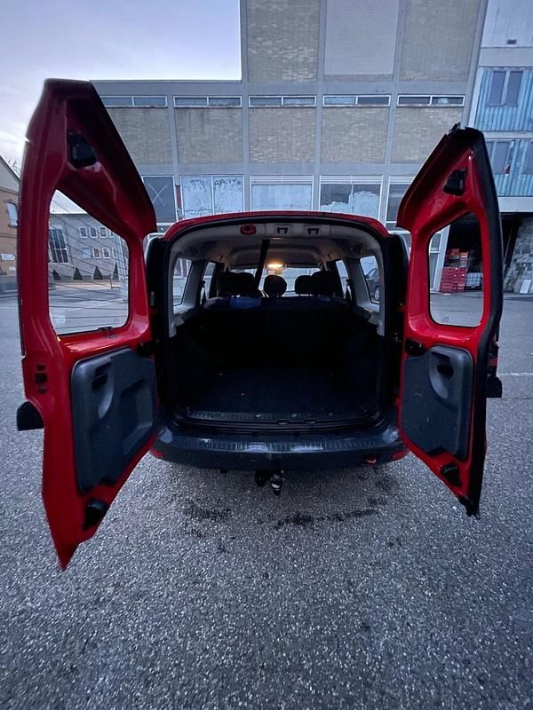 Gebraucht Dacia Logan 84 PS (61 kW) 2012 Rot Kombi