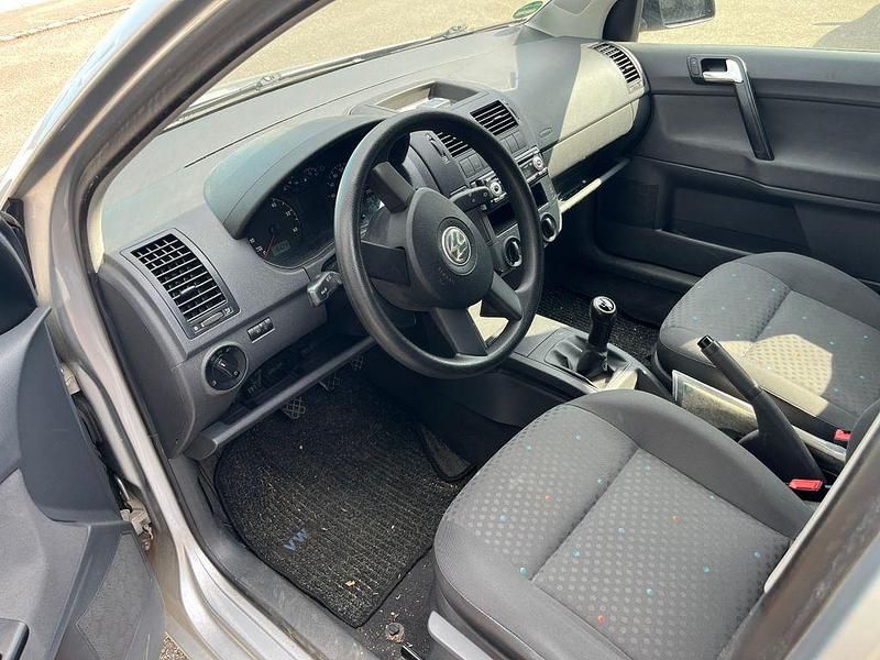 Silber Gebraucht 2004 VW Polo Basis Limousine | 700 € (Superpreis) - Bild 1/4