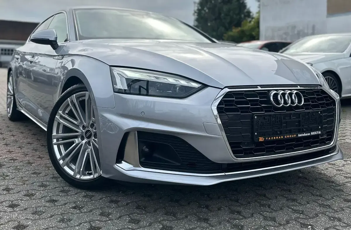 Gebraucht Audi A5 Sportback Sport 163 PS (119 kW) 2022 Silber Kleinwagen