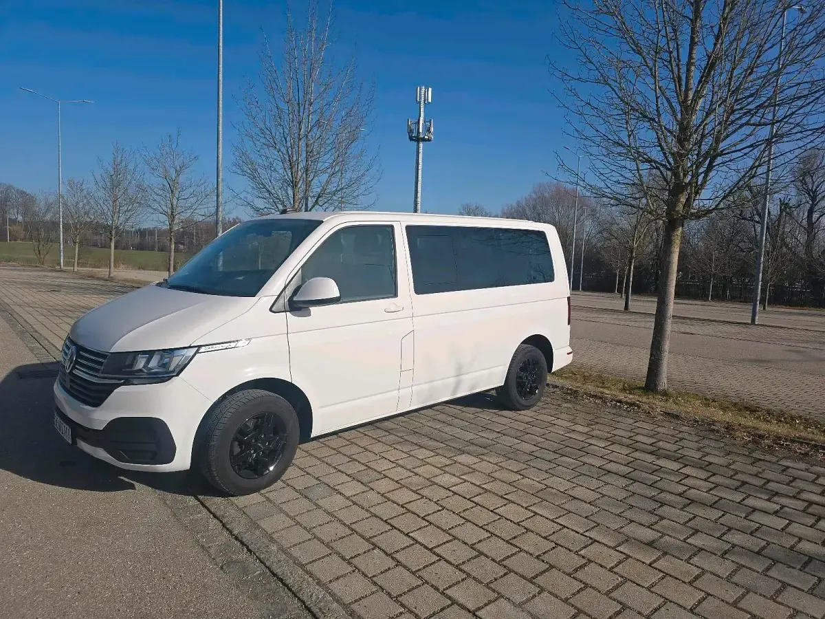 Usata VW Caravelle 150 CV (110 kW) 2022 Bianco Furgone