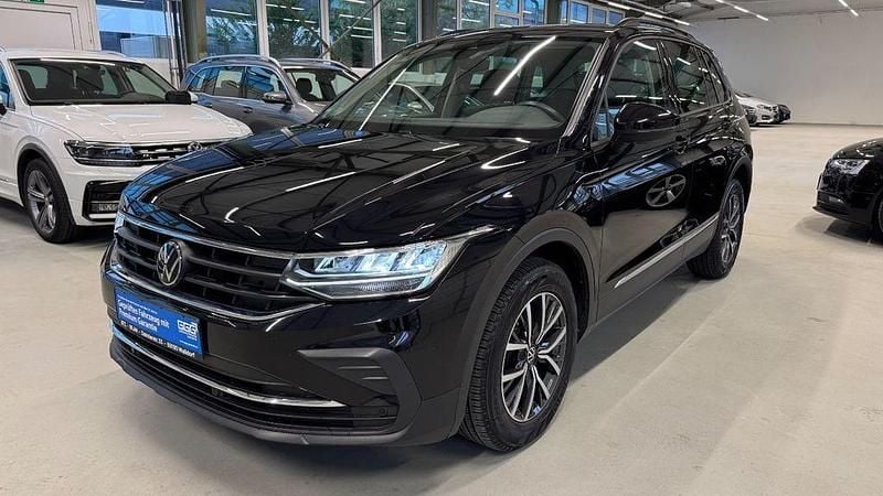 Deep black Gebraucht 2023 VW Tiguan IQ Drive SUV | 29.990 € (Guter Preis) - Bild 1/4