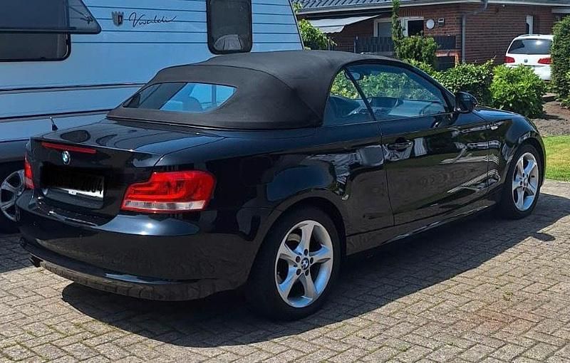 Schwarz Gebraucht 2011 BMW 118 Cabriolet Cabrio | 5.450 € (Fairer Preis) - Bild 1/1