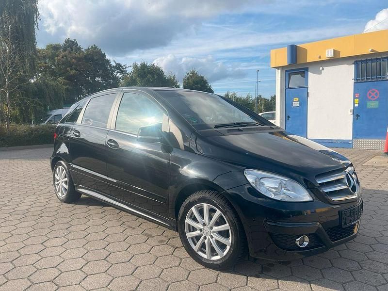 Schwarz Gebraucht 2010 Mercedes B180 Van / Kleinbus | 4.999 € (Fairer Preis) - Bild 1/4