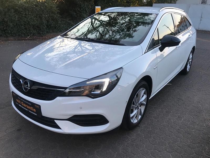 Weiß Gebraucht 2021 Opel Astra Elegance Kombi | 12.750 € (Etwas zu teuer) - Bild 1/4