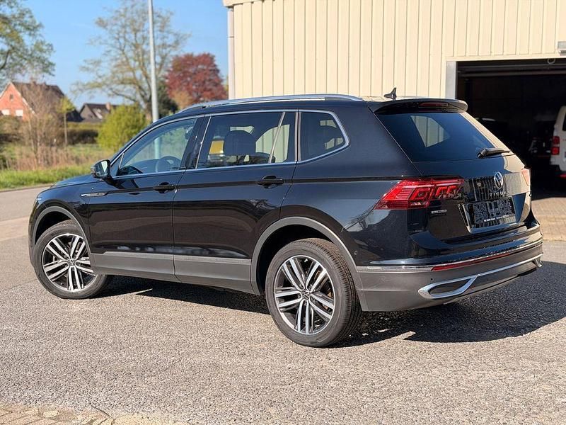 Gebraucht VW Tiguan Allspace Elegance 200 PS (147 kW) 2022 Schwarz SUV