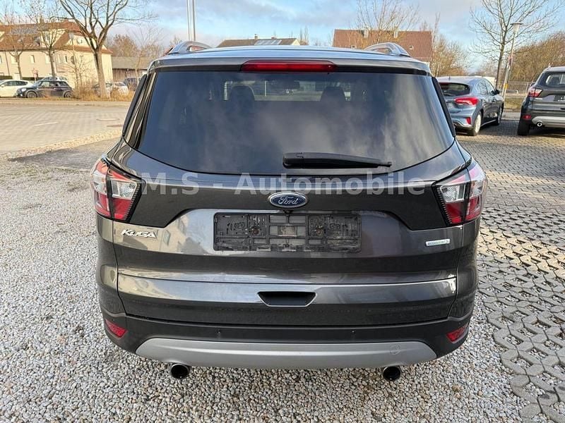 Gebraucht Ford Kuga Titanium 150 PS (110 kW) 2018 Grau SUV
