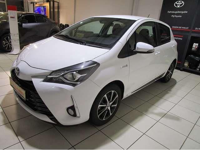 Gebraucht Toyota Yaris Hybrid Team 75 PS (55 kW) 2018 Weiß Limousine