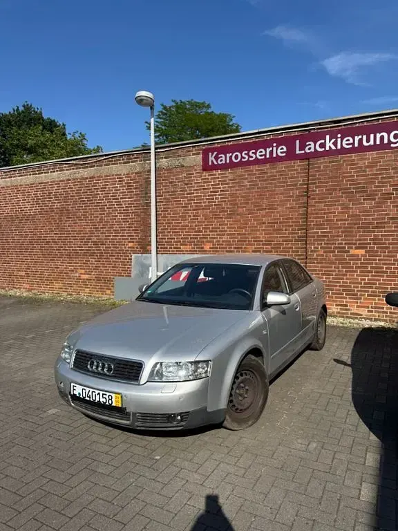 Gebraucht Audi A4 131 PS (96 kW) 2001 Silber Limousine