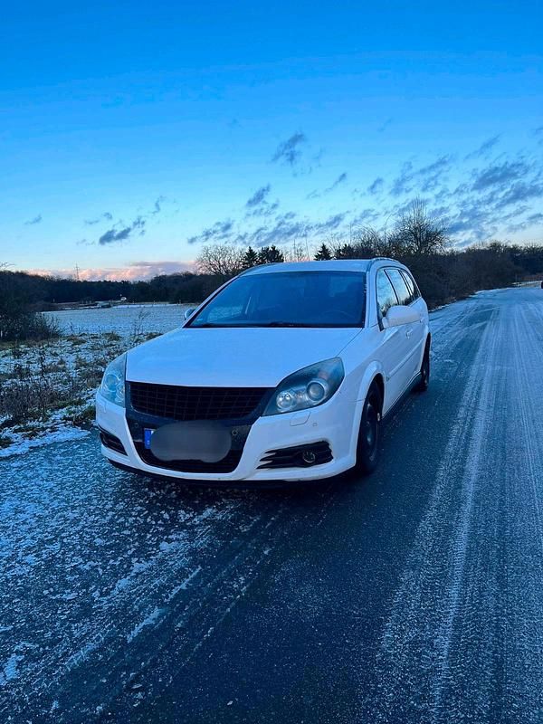 Weiß Gebraucht 2008 Opel Vectra Kombi | 2.400 € - Bild 1/4