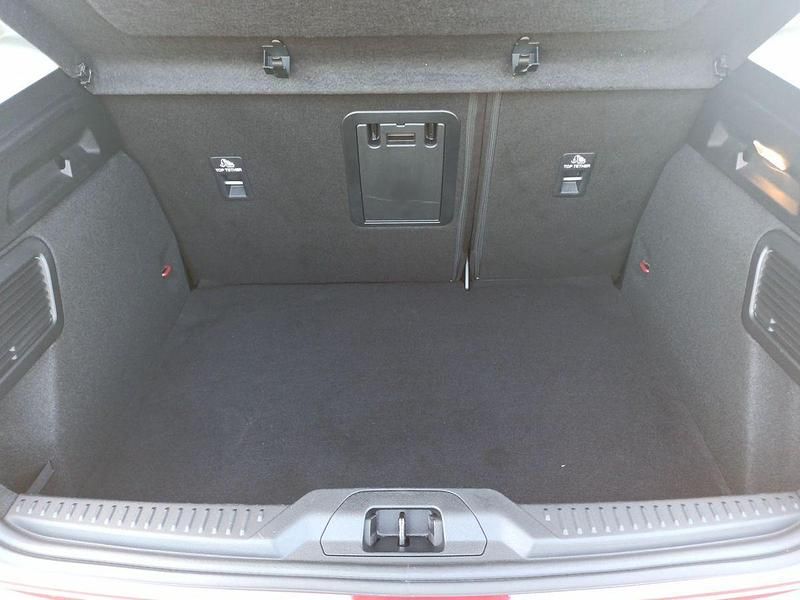 Gebraucht Ford Focus Active X 155 PS (114 kW) 2025 Fantastic red metall