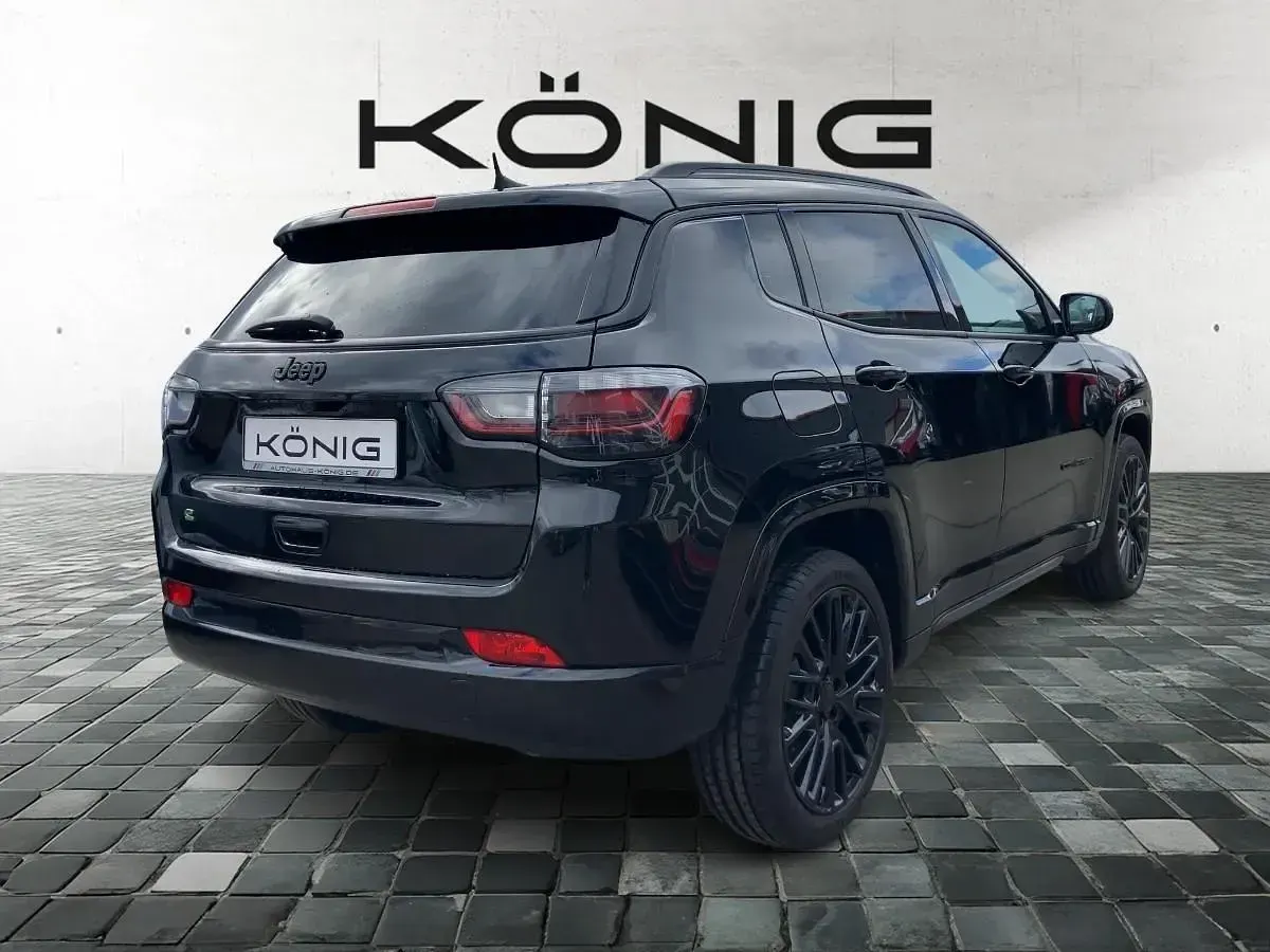Usado Jeep Compass Altitude 131 HP (96 kW) 2023 Preto SUV