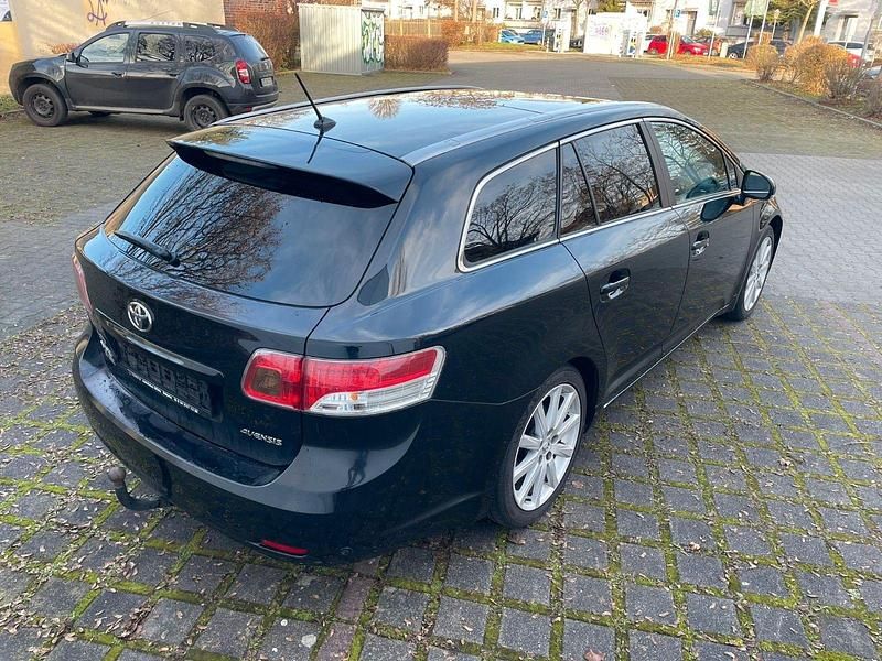 Gebraucht Toyota Avensis Executive 152 PS (111 kW) 2011 Schwarz Kombi