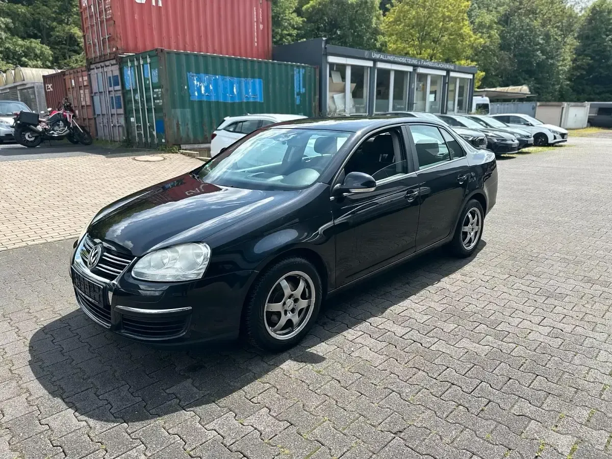 Brugt VW Jetta 105 HK (77 kW) 2005 Sort Sedan