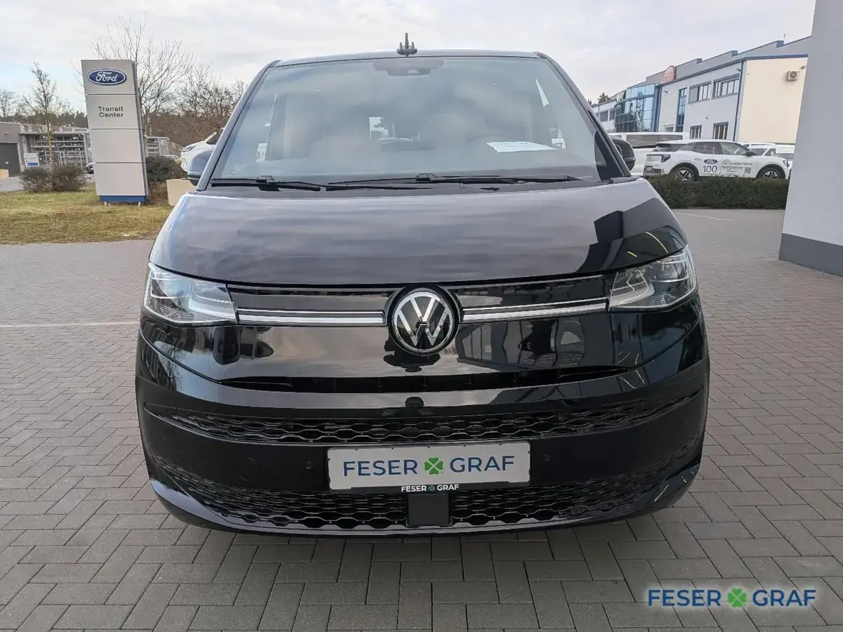 Używany VW Multivan Life 150 KM (110 kW) 2024 Czarny Minivan
