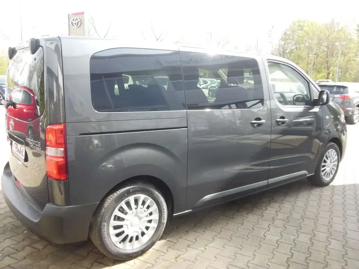 Neu Toyota Proace Verso Comfort 144 PS (105 kW) 2026 Titanium grey metallic Van / Kleinbus